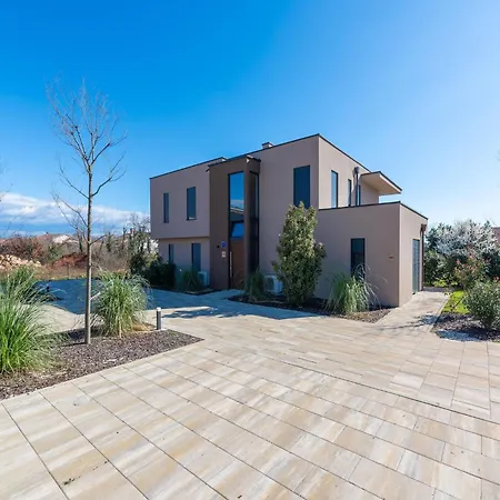 Stylish With Private Swimming Pool Brtonigla