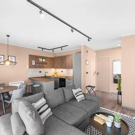 Stylish With Private Swimming Pool