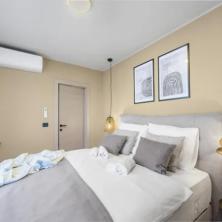 Stylish With Private Swimming Pool Villa *