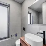Near With Pool וילה