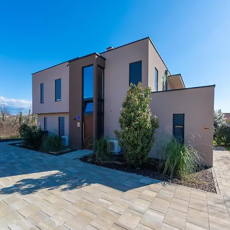 Stylish With Private Swimming Pool * Brtonigla